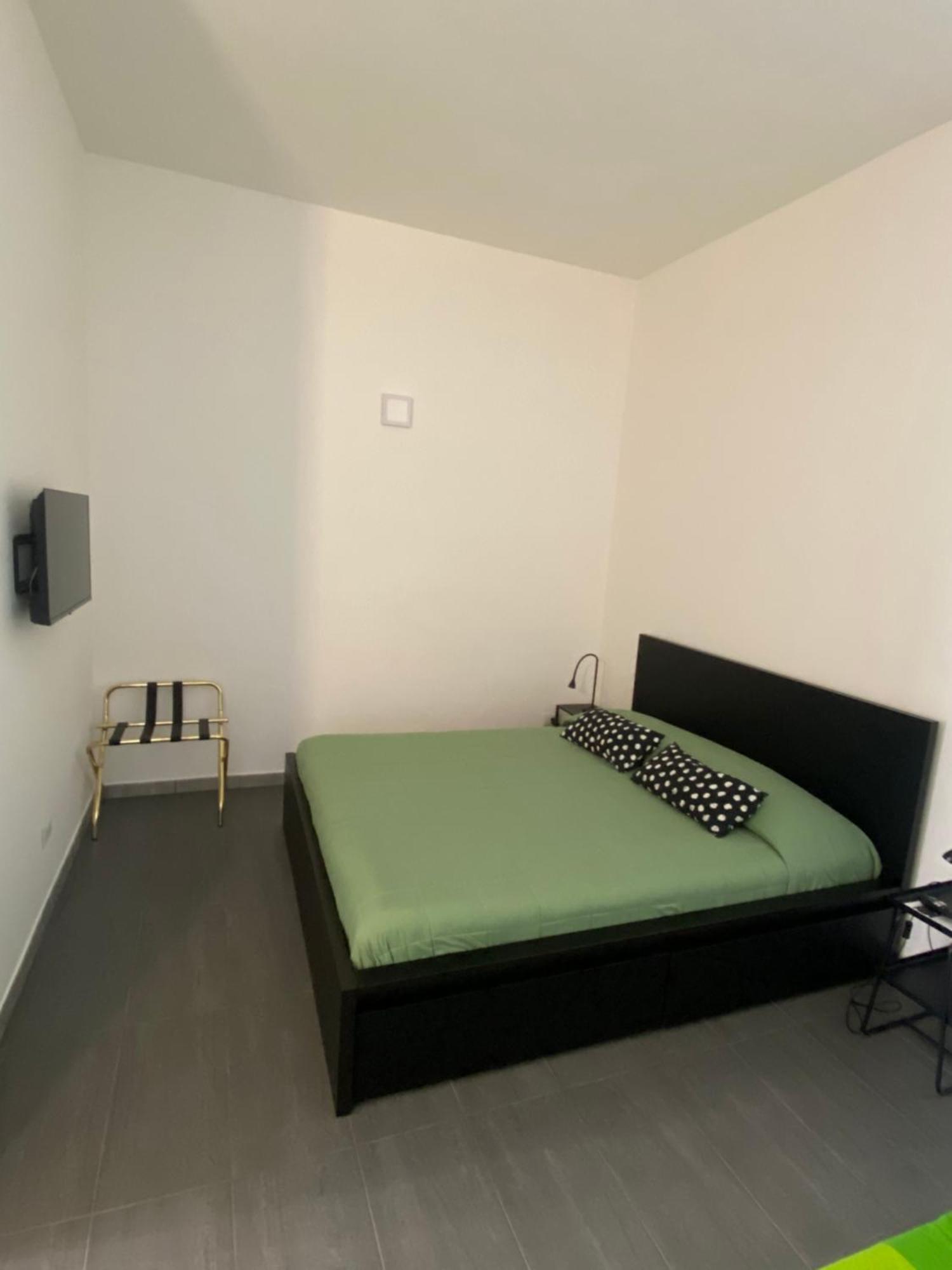 Crociferiholidayhome * Catania